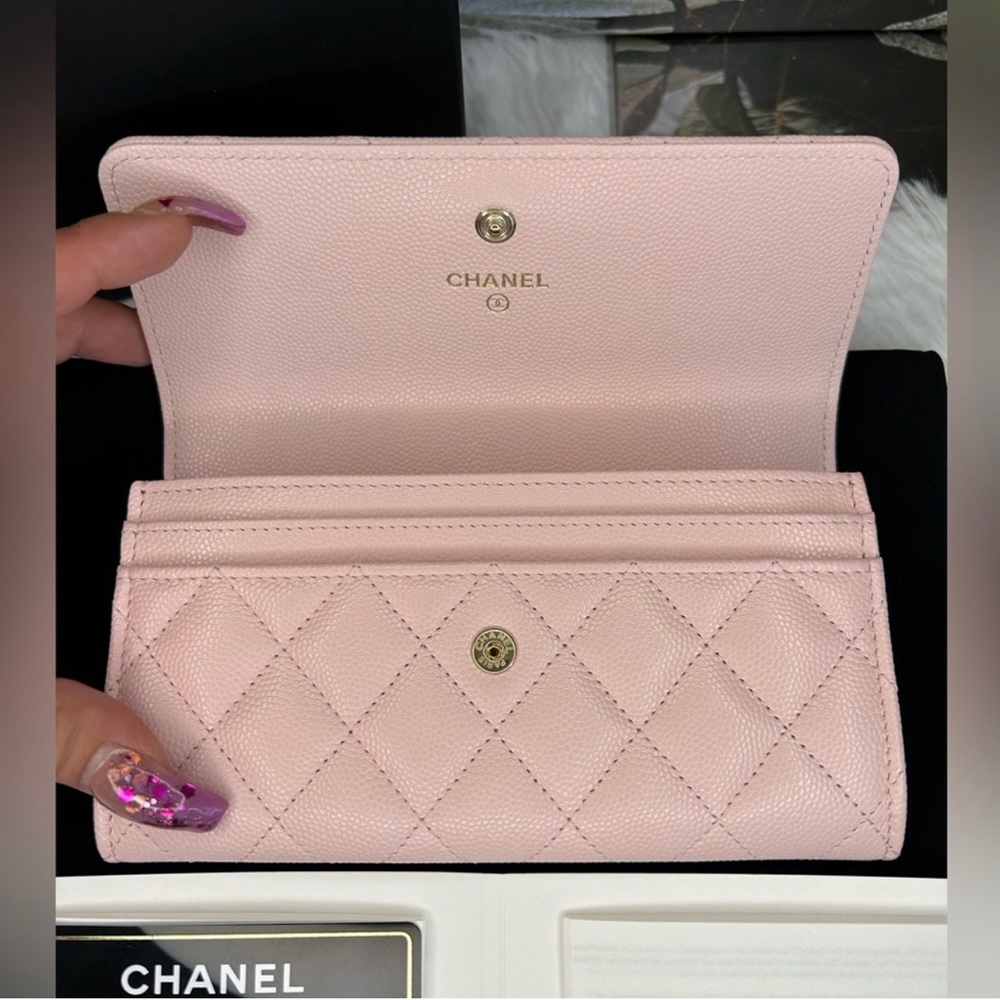 RARE PRISTINE CHANEL. • Caviar Quilted CRYSTAL CC Wallet. So Beautiful!!🔥💕 - Picture 5 of 14